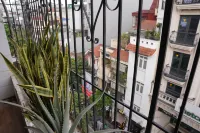 The Windie Home - Bright Corner Room - Street View - Hoan Kiem Lake - Condos