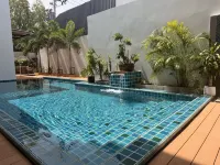 H8 Pattaya Neighborhood Villa for the Whole Family. Luxury 5-Bedroom Private Villa - Infinity Pools