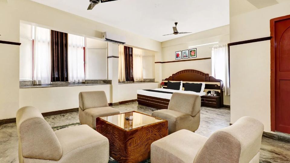 Hotel Rvees Regency