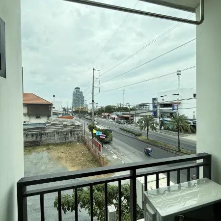 BAAN PAKNAM BUDGET HOTEL Отели рядом с достопримечательностью «Ват Асокарам»