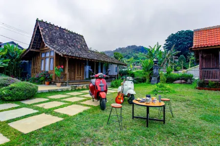 The Joglo Beratan Отели рядом с достопримечательностью «Роуз гарден»