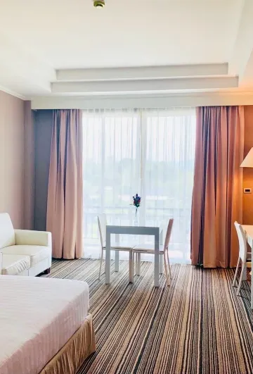 ห้องดีลักซ์ เตียงใหญ่ 1 เตียง