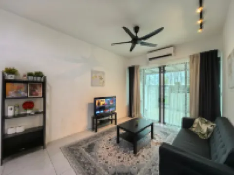 Royal Comfort Suite Meritus (near swimming pool)