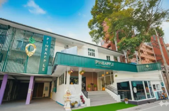Pineapple Residence Pattaya Hotels near Alcazar Cabaret