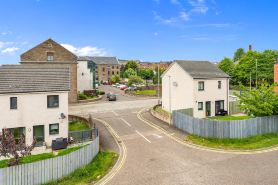 The Townhouse - 4 Rooms Large Beds with TV's, Poker Table, Fully Equipped, Easy Ring-Road Access