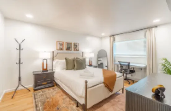 Designer Living Pet-Friendly UNR 2BR 1BATH