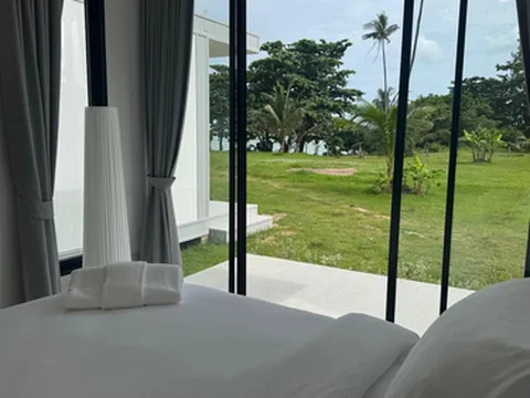 รูปภาพของSunrise Beachfront Rawai