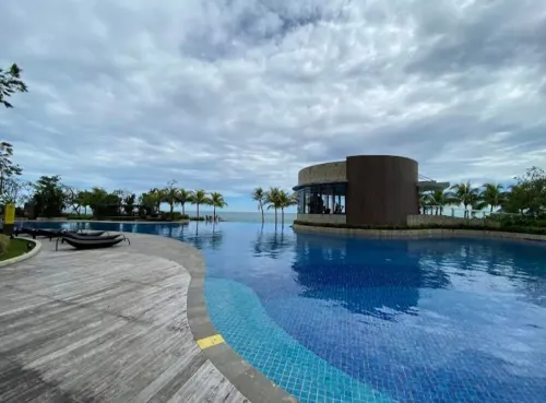 Borneo Bay City Balikpapan - piscina