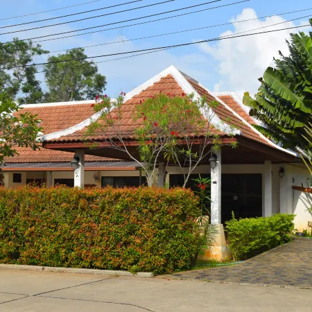 Private Pool Villa - 3BR Multi-Family in Mae Phim - Sleeps 8