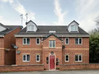 2 Bedroom 1 Bathroom with 4 Beds and Parking Hotels near Bishop's House