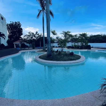 La Mirada Hotel Near Mactan Newtown & Beaches