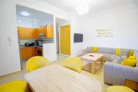 2-Bedroom Apartment with Balcony & Pool - 3성급