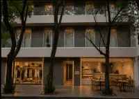 TO BE SUITES - New