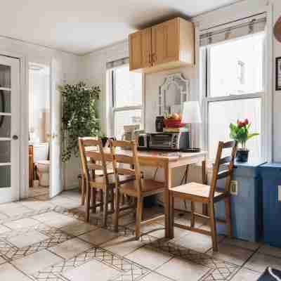 ☆ 2BR East Village ☆ Sleeps 5 | BEST LOCATION ☆ Others
