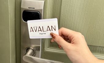 Avalan PhayaThai Airport Link