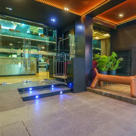 Deco Lux Hotel Отели рядом с достопримечательностью «Башня Баййок»