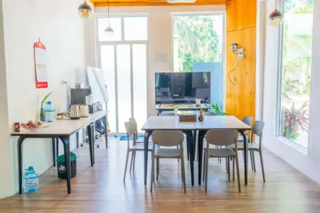 Evelyaa Guest House Отели рядом с достопримечательностью «Fulidhoo Island»