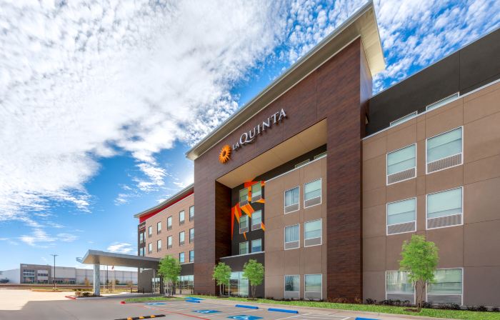 La Quinta Inn & Suites by Wyndham DeSoto