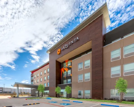 La Quinta Inn & Suites by Wyndham DeSoto Hotels in DeSoto