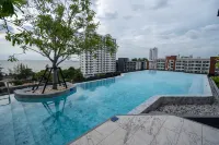 Bluphere Residence by Prop Hopper - สระว่ายน้ำบนดาดฟ้า