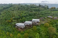 Asahan Munduk Cabin Hotels near Git Git Waterfall