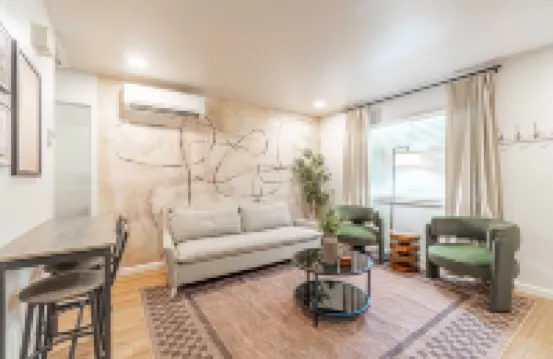 Designer Living Pet-Friendly UNR 2BR 1BATH