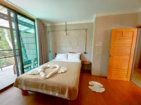 Yo's Corner : Co-working Space (Kohmak)