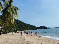 Teluk Batik Holiday Apartment - ติดทะเล