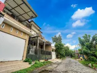 OYO 95170 Purnama Baru Syariah 勿裡達縣住宿飯店