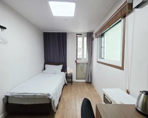 Ewha Red Cloud Box Hotels near Sinchon Station