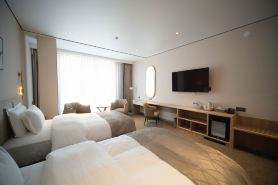 By Park Hotel