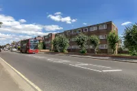 A Stunning Flat in London, Gants Hill Hotels in Ilford
