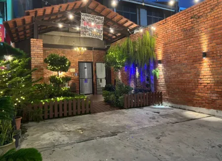 COMFORTABLE STAY GUEST HOUSE Отели рядом с достопримечательностью «Храм Кек Лок Си»