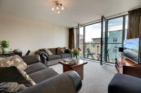 Stephenson Sleepers Apartments - By Week2Week Отели рядом с достопримечательностью «Мост Миллениум»