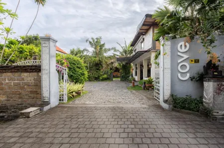 Cove Puri Maharani Отели рядом с достопримечательностью «Kampus FKIP UNMAS»