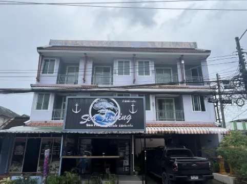 YOLO Sea Fishing Hotel