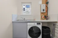Lochee 2 - Large 4 Bedroom House with 6 Beds and 3 bathrooms, TVs in each room, Free Parking - Kitchens