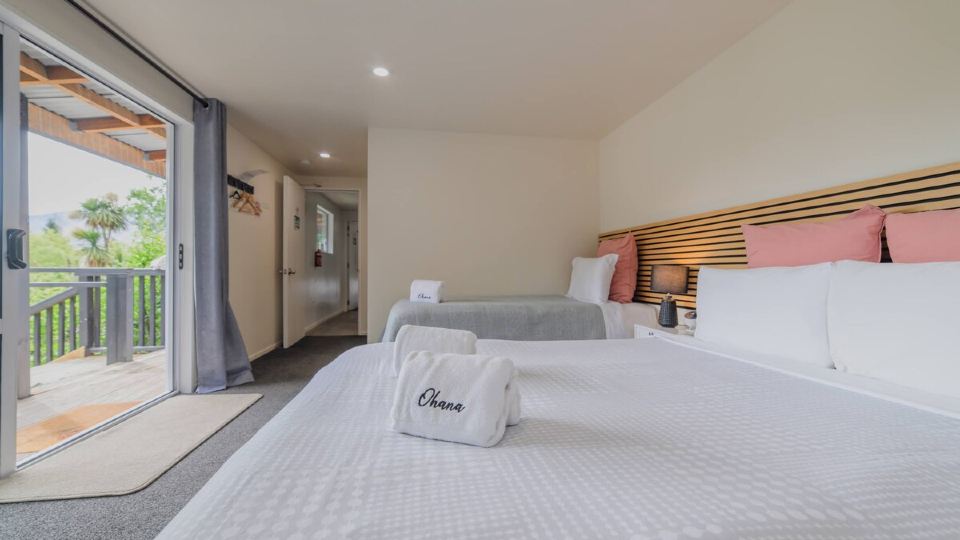 Eclipse Suite for 3 - Parking, Kitchen