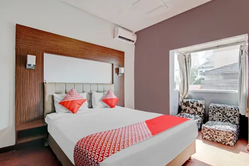 Hotel O near RSUD Arifin Achmad formerly Damon Butik Hotel - 2 ดาว