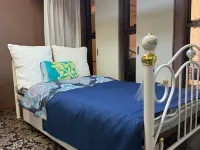 Mimi Palace—A Ryukyu-Modern Hideaway Where You Can Experience Okinawa’s Traditional Culture - Parkering