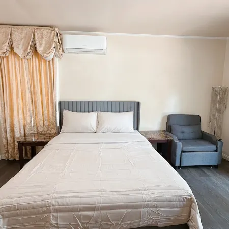 Master room w/ Pool big yard one parking Hotels in Arcadia