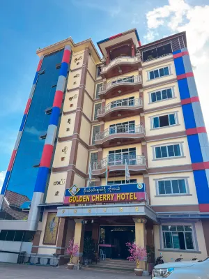 Golden Cherry Hotel - parking