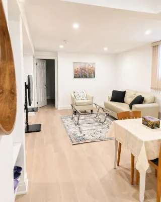 Deluxe-A, Self-Contained, Private Full Kitchen, Private Full Bath - parking