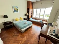 WHITE HOUSE STRAITS QUAY MARINA LUXURY STAY GURNEY