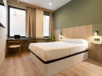 Ola Living Chamartín Studios 鄰近托雷普华永道的酒店