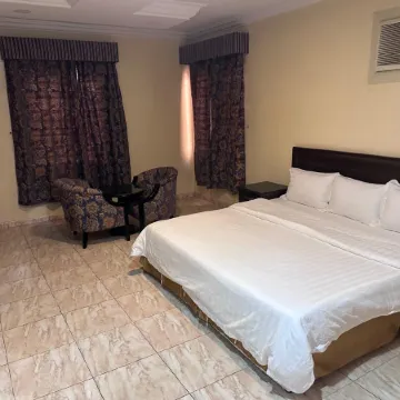Al Khozami Suites Serviced aparthotel