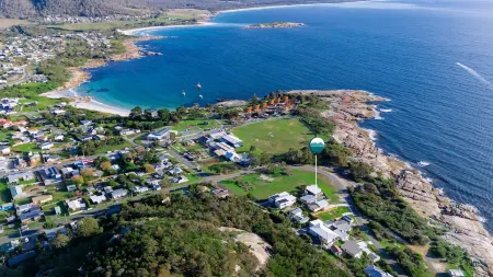 Silver Hill Отели рядом с достопримечательностью «Waubs Beach»