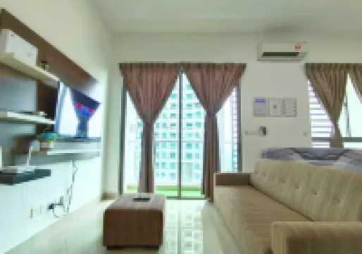 Cozy Cybersquare Ensuite with Pool View #CS1