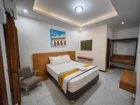 Monggo Nginep @Kotagede 5 Rooms with Tropical Pool - parking