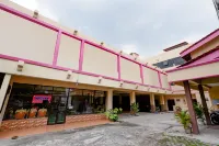 OYO 1706 Hotel H&w Solo - parkir